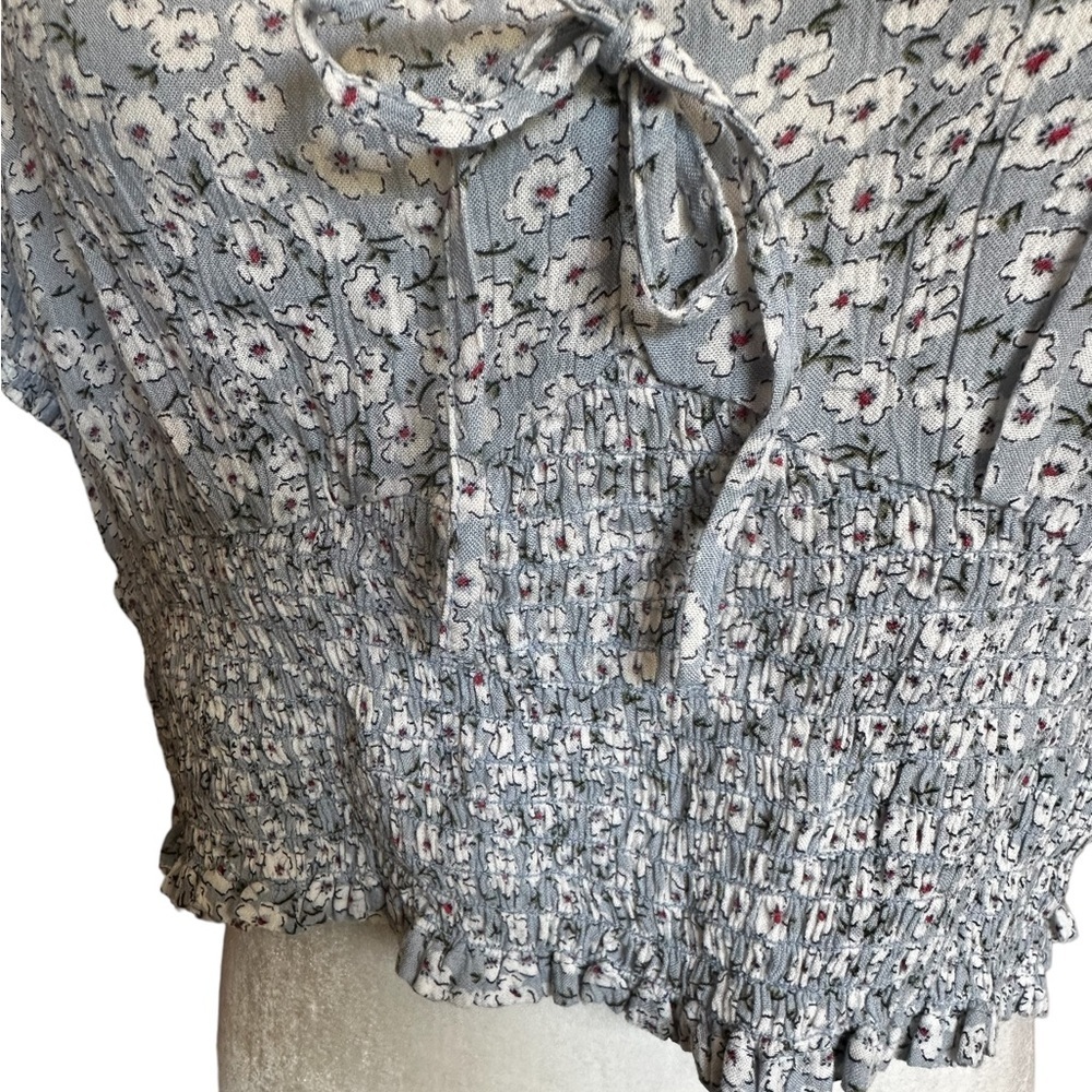 π π- 5/$15 Aeropostale Ditzy Floral Crop Top, Blue & White, XL - Picture 2 of 4
